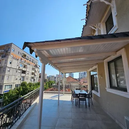 Terrace Flat In Heart Of טיראנה