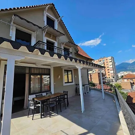 Terrace Flat In Heart Of Apartmán *