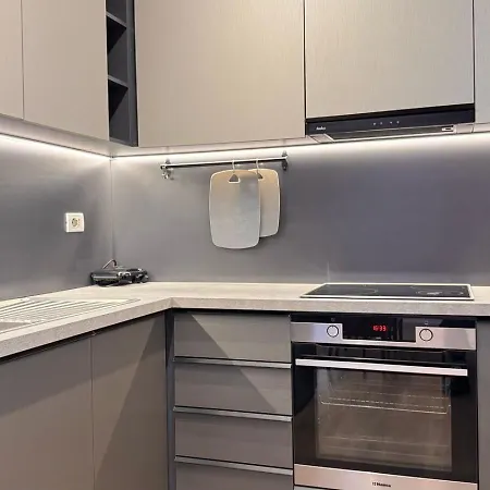 Terrace Flat In Heart Of