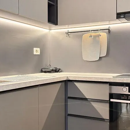 Terrace Flat In Heart Of דירה טיראנה