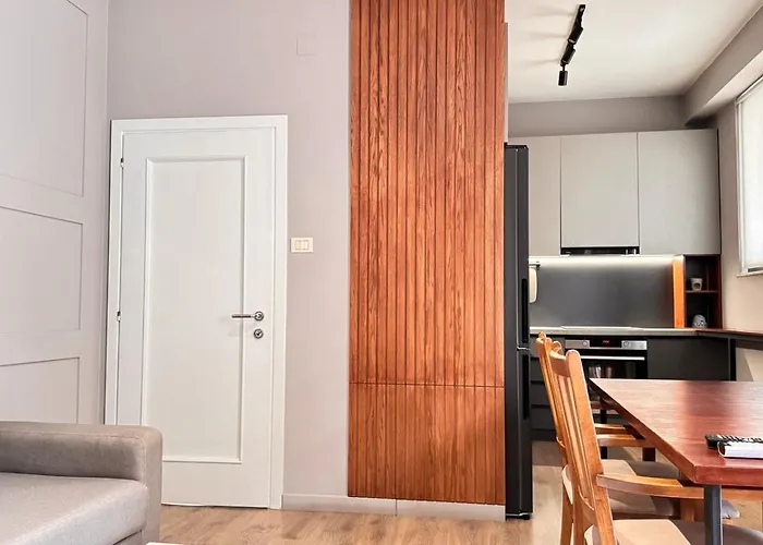 Terrace Flat In Heart Of