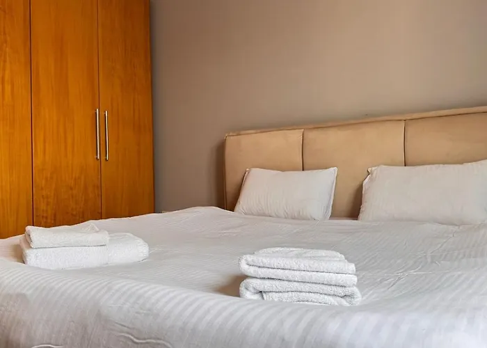 Terrace Flat In Heart Of