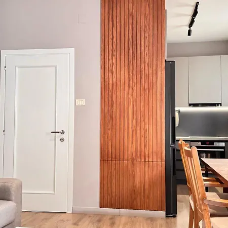 Terrace Flat In Heart Of