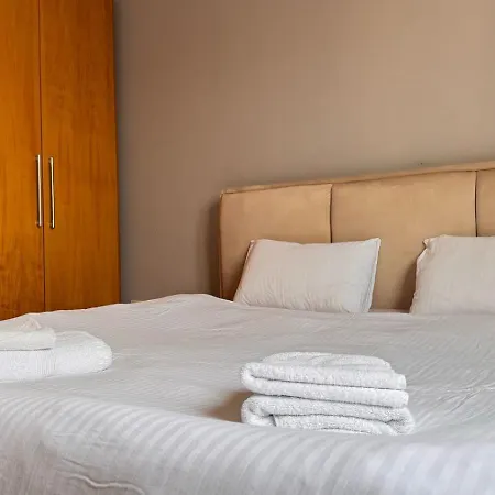 Terrace Flat In Heart Of