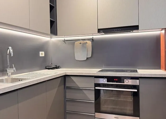 Terrace Flat In Heart Of