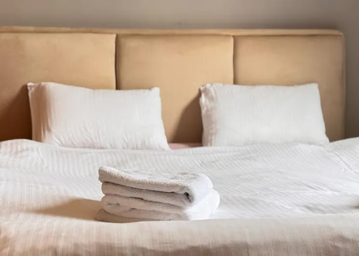 Terrace Flat In Heart Of ティラナ