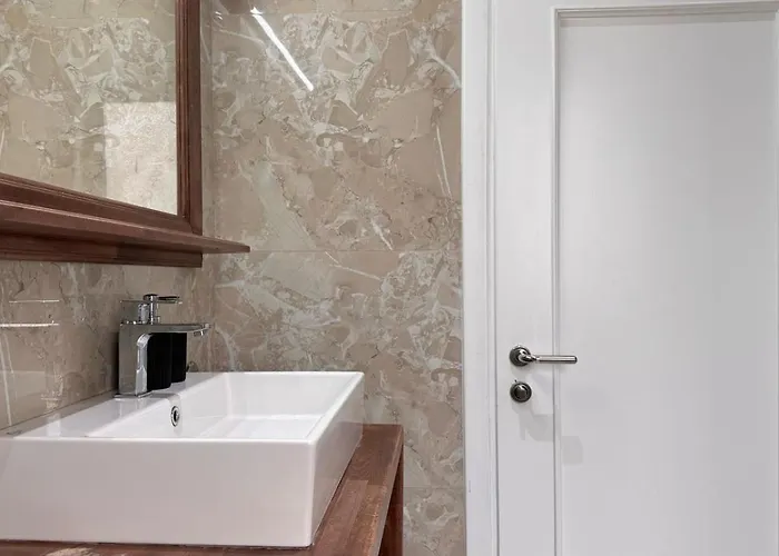 Апартаменты Terrace Flat In Heart Of Тирана